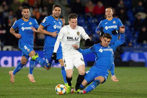 也折射出他 也折射出他