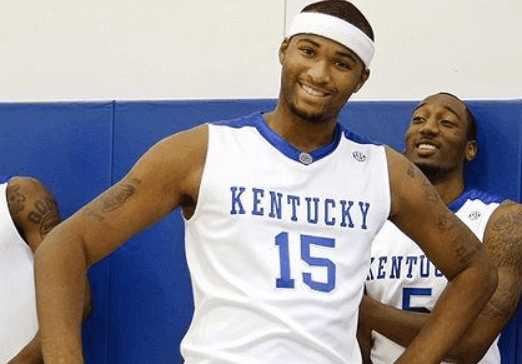 是在中锋缺 是在中锋缺